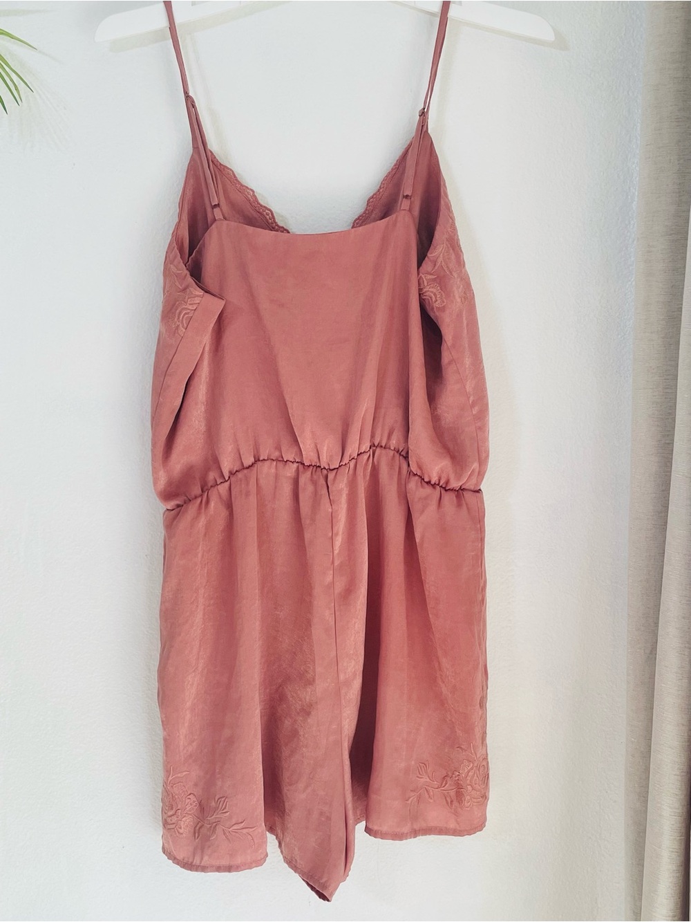 Kendall & Kylie Blush Pink Satin Romper Size L - Picture 5 of 6